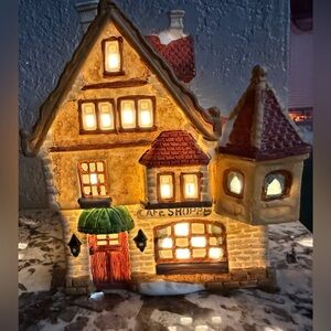 Retired Dickens Keepsake Cafe Shoppe Lighted Christmas building